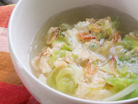 キャベツと桜エビの春雨スープ