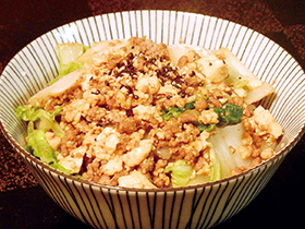 白菜と豆腐のスタミナ丼