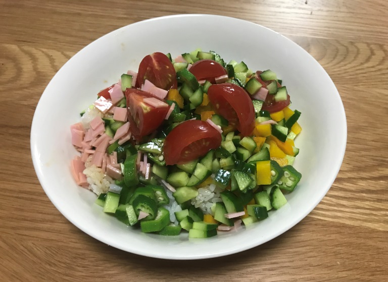 きゅうりたっぷりご飯サラダ