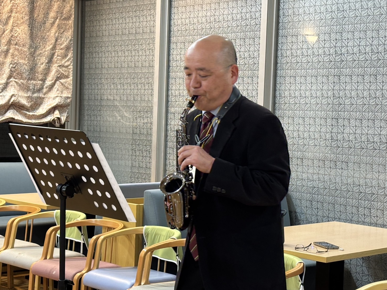 鯉江教授のサックス披露