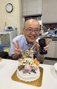 学生デザインの誕生日ケーキ